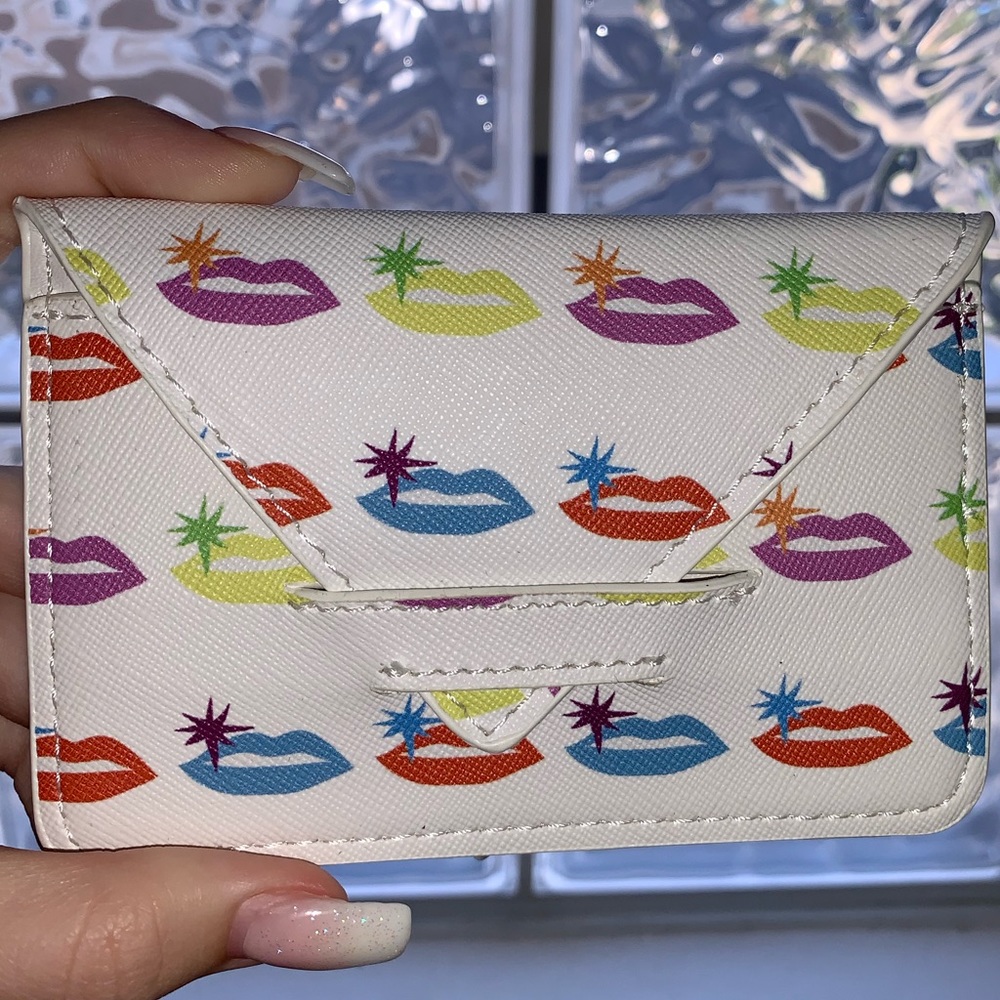 lip print wallet